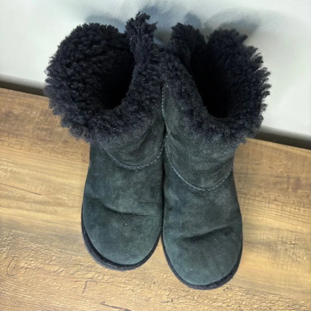 UGG Black Ankle Boots Girls sz 1 preworn